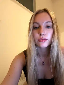 Snapshot of bbysonia chatting on 10/23/25, 08:29 bbysonia online show from 10/23/25, 08:29