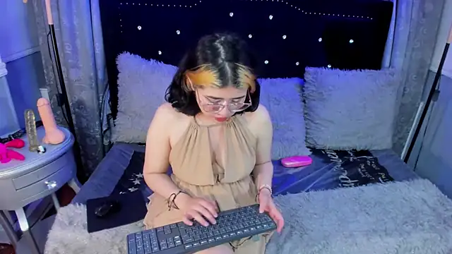 dafnelee online show from 09/10/25, 10:37