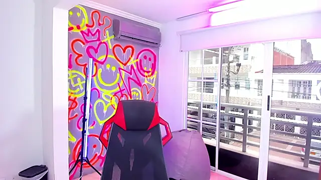  EvaRouse online show from 11/16/25, 03:17