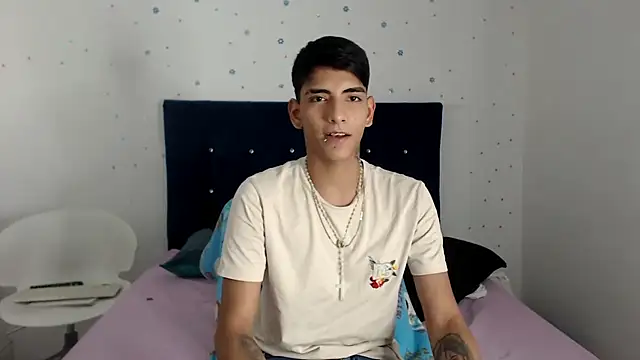 SkyAndSeth online show from 10/03/25, 05:59