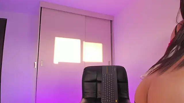 BabyMiaa   online show from 10/21/25, 10:10