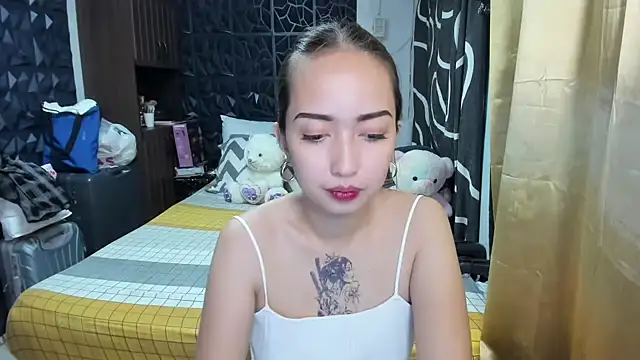 Snapshot of Soft_Angel8 chatting on 11/17/25, 01:06 Soft Angel8 online show from 11/17/25, 01:06