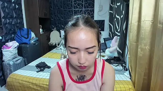 Snapshot of Soft_Angel8 chatting on 11/18/25, 02:43 Soft Angel8 online show from 11/18/25, 02:43