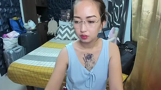 Snapshot of Soft_Angel8 chatting on 11/19/25, 01:11 Soft Angel8 online show from 11/19/25, 01:11