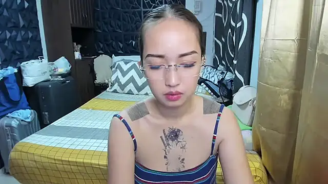 Snapshot of Soft_Angel8 chatting on 11/23/25, 01:33 Soft Angel8 online show from 11/23/25, 01:33