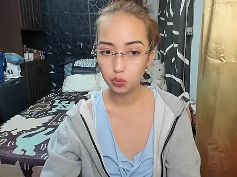Snapshot of Soft_Angel8 chatting on 12/21/25, 03:41 Soft Angel8 online show from 12/21/25, 03:41