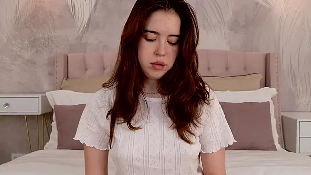 Snapshot of KimberlyBond chatting on 09/16/25, 03:02 KimberlyBond online show from 09/16/25, 03:02