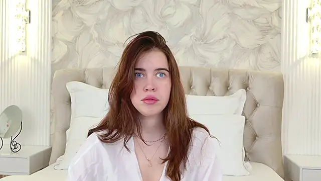 Snapshot of KimberlyBond chatting on 09/18/25, 03:14 KimberlyBond online show from 09/18/25, 03:14