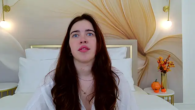 Snapshot of KimberlyBond chatting on 09/24/25, 03:04 KimberlyBond online show from 09/24/25, 03:04