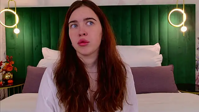 Snapshot of KimberlyBond chatting on 09/25/25, 03:05 KimberlyBond online show from 09/25/25, 03:05