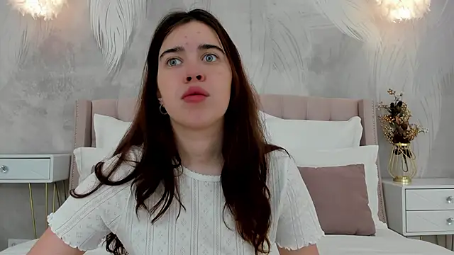 Snapshot of KimberlyBond chatting on 09/30/25, 03:06 KimberlyBond online show from 09/30/25, 03:06