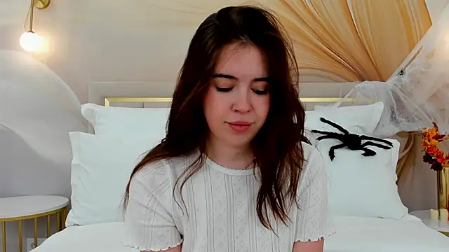 Snapshot of KimberlyBond chatting on 10/28/25, 03:04 KimberlyBond online show from 10/28/25, 03:04