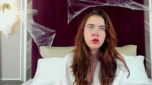 Snapshot of KimberlyBond chatting on 10/29/25, 03:03 KimberlyBond online show from 10/29/25, 03:03