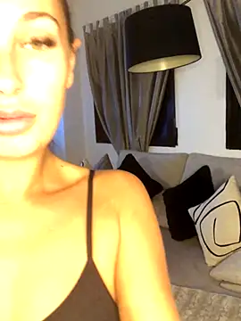 Snapshot of Rosieredxox chatting on 09/30/25, 03:44 Rosieredxox online show from 09/30/25, 03:44