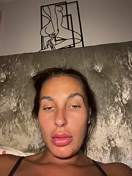 Rosieredxox online show from 05/28/26, 10:01