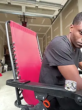 Snapshot of labishyoung25 chatting on 09/27/25, 10:15 labishyoung25 online show from 09/27/25, 10:15