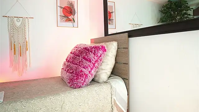 melissa laurent  online show from 09/15/25, 12:27