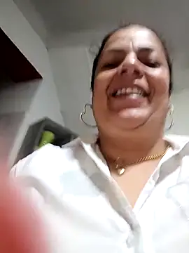 Snapshot of Mia-Glow chatting on 09/11/25, 12:38 Mia-Glow online show from 09/11/25, 12:38