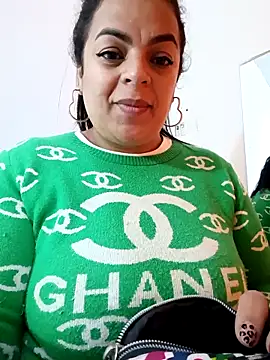 Snapshot of Mia-Glow chatting on 09/12/25, 02:06 Mia-Glow online show from 09/12/25, 02:06