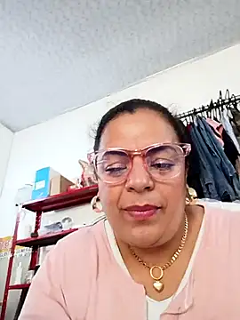 Snapshot of Mia-Glow chatting on 10/01/25, 02:01 Mia-Glow online show from 10/01/25, 02:01