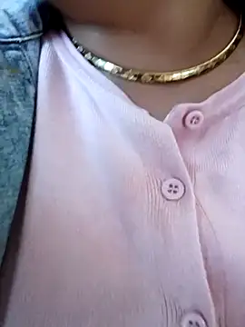 Snapshot of Mia-Glow chatting on 10/09/25, 12:58 Mia-Glow online show from 10/09/25, 12:58