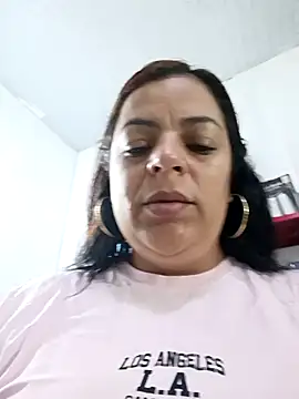 Snapshot of Mia-Glow chatting on 10/10/25, 12:37 Mia-Glow online show from 10/10/25, 12:37