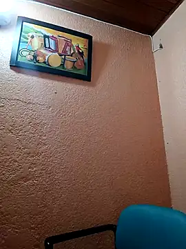 Snapshot of Mia-Glow chatting on 10/20/25, 11:54 Mia-Glow online show from 10/20/25, 11:54