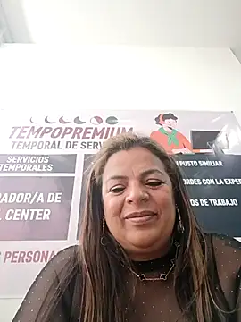 Snapshot of Mia-Glow chatting on 11/29/25, 01:14 Mia-Glow online show from 11/29/25, 01:14