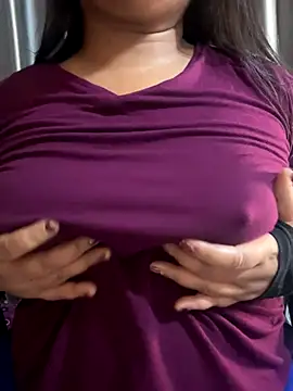 Snapshot of Maggi-is-back chatting on 09/21/25, 02:13 Maggi-is-back online show from 09/21/25, 02:13