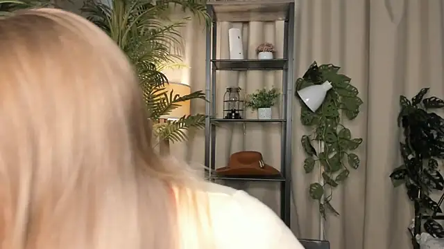 ChinBonnell online show from 09/28/25, 05:57