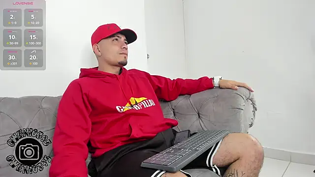 OwenStonne  online show from 10/06/25, 03:37