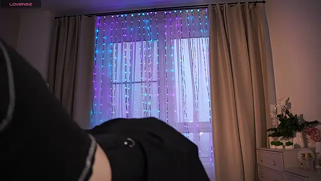 Snapshot of VernonKnapik chatting on 12/18/25, 12:11 VernonKnapik online show from 12/18/25, 12:11