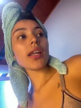 Snapshot of hotwife26 chatting on 10/27/25, 03:16 hotwife26 online show from 10/27/25, 03:16