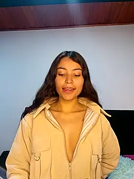 Snapshot of hotwife26 chatting on 10/31/25, 12:28 hotwife26 online show from 10/31/25, 12:28