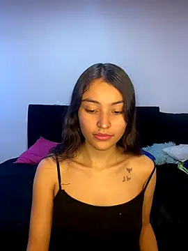 Snapshot of hotwife26 chatting on 11/04/25, 03:55 hotwife26 online show from 11/04/25, 03:55