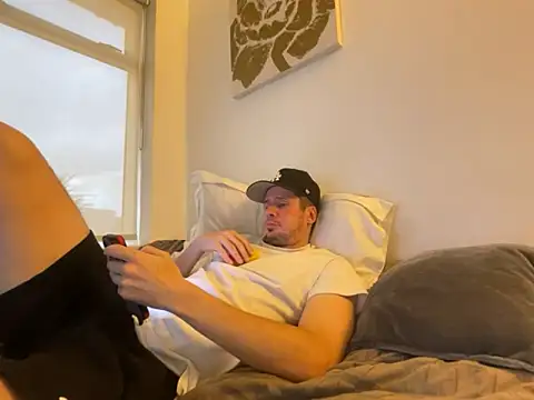 Snapshot of shyandchilling chatting on 10/03/25, 05:10 shyandchilling online show from 10/03/25, 05:10