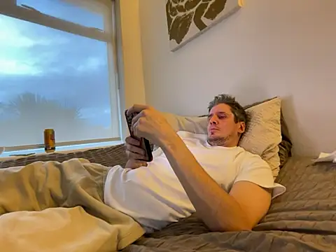 Snapshot of shyandchilling chatting on 10/20/25, 04:40 shyandchilling online show from 10/20/25, 04:40