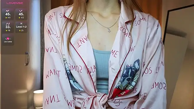 Snapshot of LouisaChaobal chatting on 09/11/25, 02:11 LouisaChaobal online show from 09/11/25, 02:11