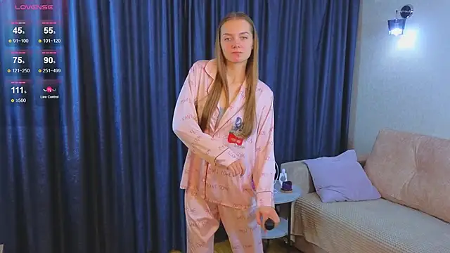 Snapshot of LouisaChaobal chatting on 10/04/25, 01:14 LouisaChaobal online show from 10/04/25, 01:14