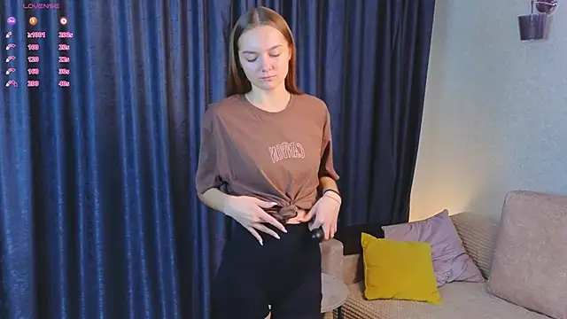 Snapshot of LouisaChaobal chatting on 10/27/25, 01:31 LouisaChaobal online show from 10/27/25, 01:31