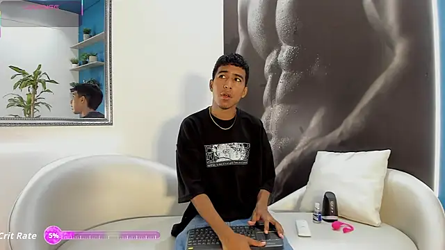 Snapshot of ender_h0t chatting on 11/08/25, 01:44 ender h0t online show from 11/08/25, 01:44