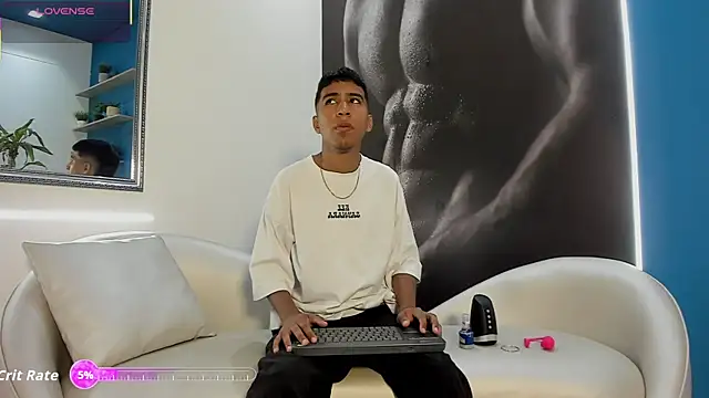 Snapshot of ender_h0t chatting on 11/26/25, 01:45 ender h0t online show from 11/26/25, 01:45