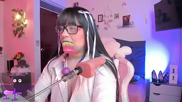 Snapshot of Fia__ chatting on 10/30/25, 03:19 Fia   online show from 10/30/25, 03:19