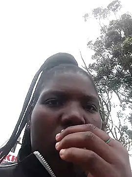 Snapshot of Nobuhlesiphume09 chatting on 10/28/25, 06:50 Nobuhlesiphume09 online show from 10/28/25, 06:50