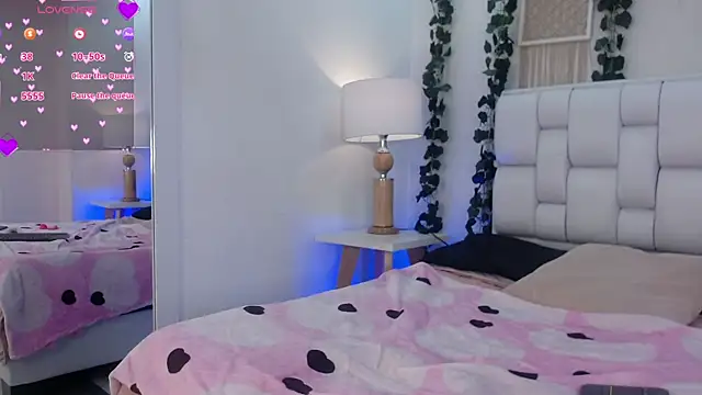 Tiffanygh  online show from 12/04/25, 07:33