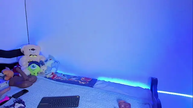 Snapshot of Ellope_ chatting on 09/24/25, 03:21 Ellope online show from 09/24/25, 03:21