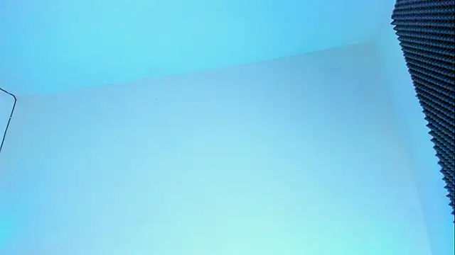 Snapshot of Ellope_ chatting on 10/15/25, 03:06 Ellope online show from 10/15/25, 03:06