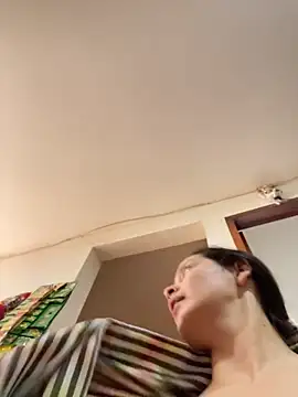 Mia jhoonson online show from 11/28/25, 12:08