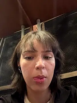 Snapshot of Adry_Bach_ chatting on 10/05/25, 12:09 Adry Bach online show from 10/05/25, 12:09