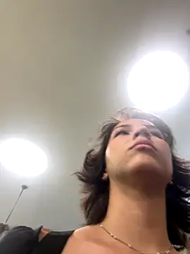 Snapshot of Adry_Bach_ chatting on 10/23/25, 05:44 Adry Bach online show from 10/23/25, 05:44